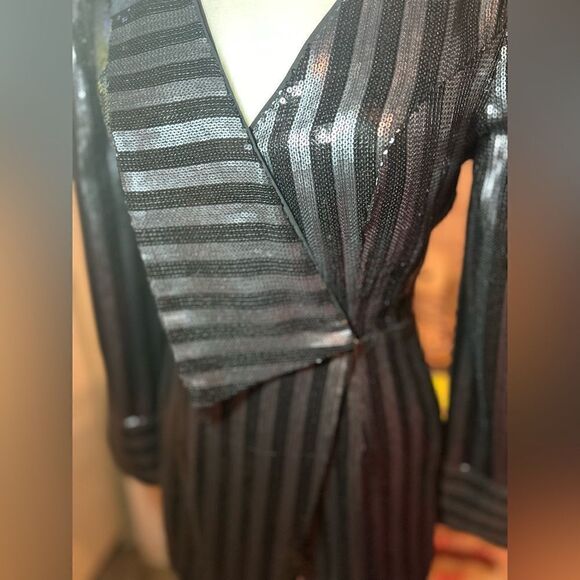 River Island Silver Stripe
Sequin Embellished tuxedo romper Sz 2/4 - Picture 5 of 7